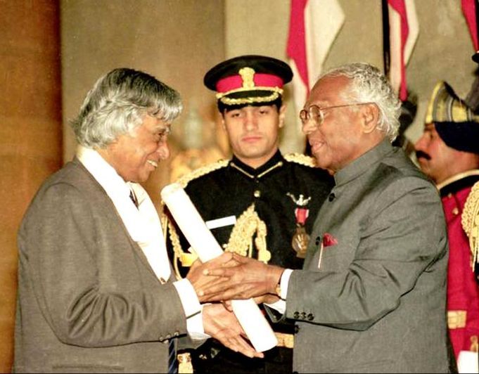 Kalam receiving Bharat Ratna